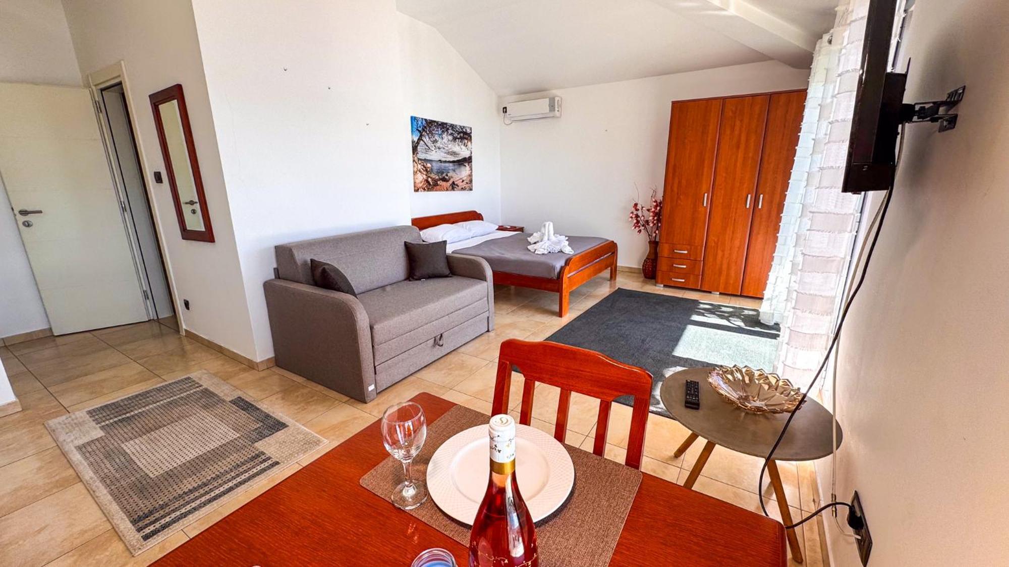 Qumi Apartments Tivat Exterior photo