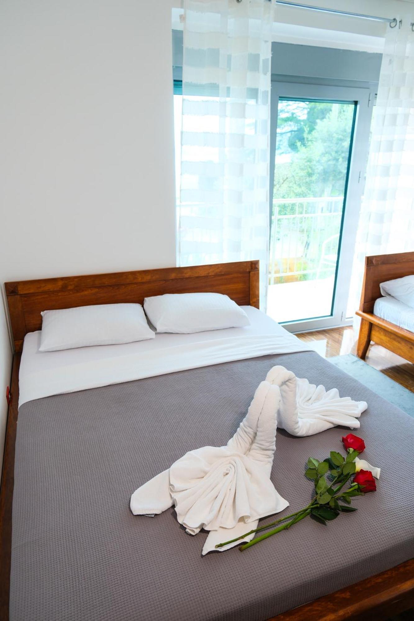 Qumi Apartments Tivat Exterior photo