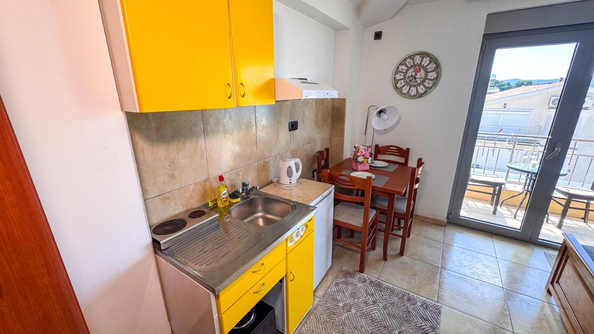 Qumi Apartments Tivat Exterior photo